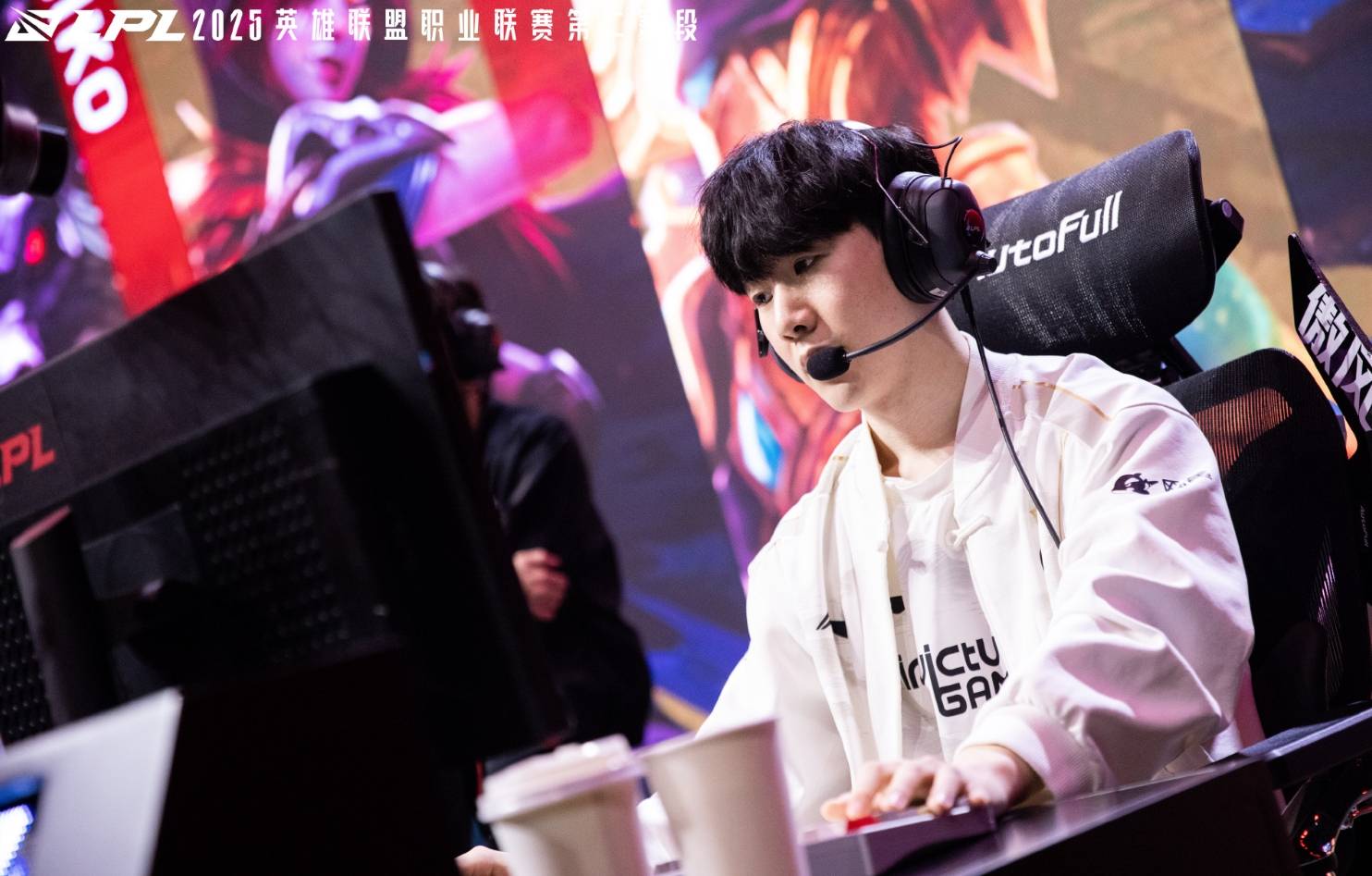 开云体育登录-JDG力克LGD，Inspired完成史诗逆转激烈交锋小组赛，技惊四座