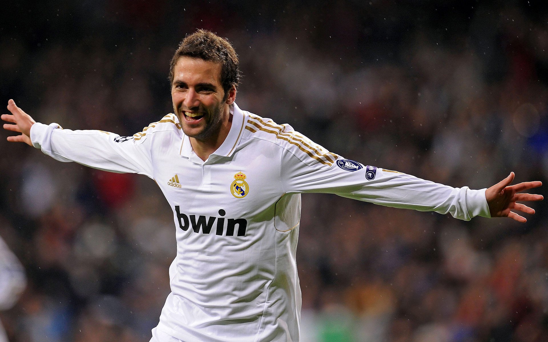 篮球足球跨时空对话，当季后赛的窒息防守遇上伯纳乌的单节风暴