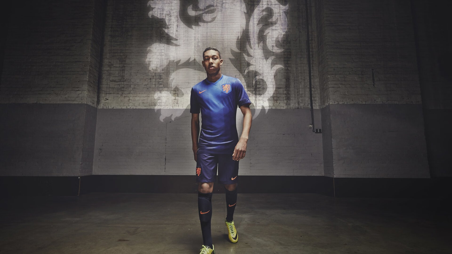 隔岸观火,坚盾擎天—富安健洋用存在感为日本足球写下防守美学注脚